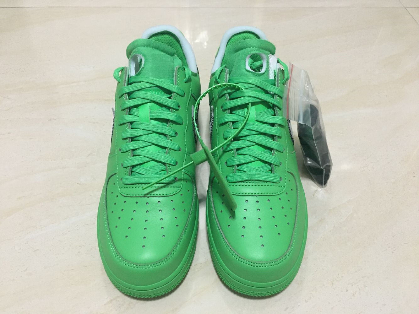basketball shoes sneakers owaf qinmin123 Green Spark DX1419-300 Have large size 12-13 with Double box
basketball shoes sneakers owaf qinmin123 Green Spark DX1419-300 Have large size 12-13 with Double box