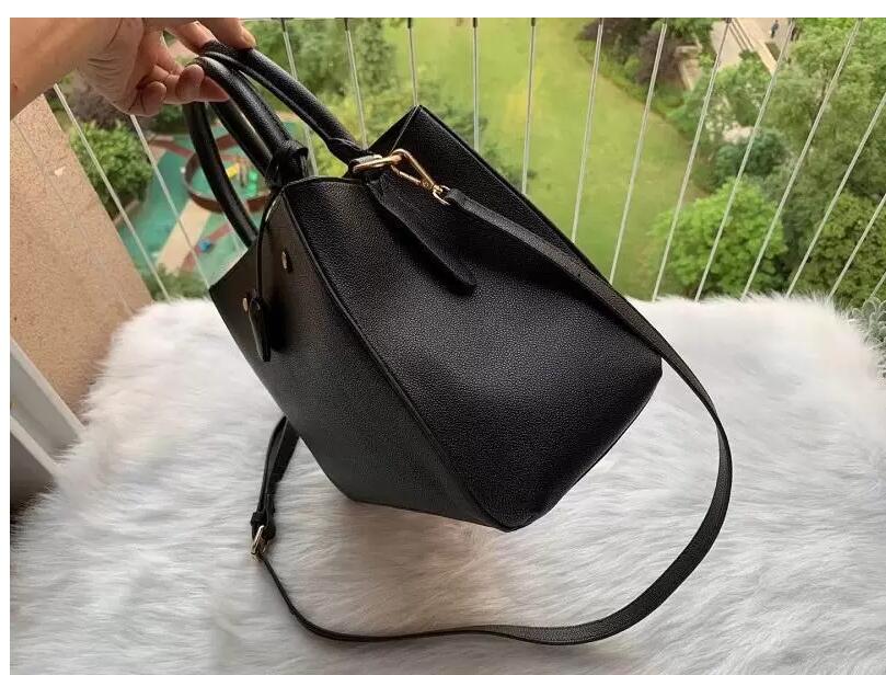 Designers Handbags Purses Shoulder Bag Women Tote Brand Letter Embossing Genuine Leather crossbody Bags, Brown letter combination
Designers Handbags Purses Shoulder Bag Women Tote Brand Letter Embossing Genuine Leather crossbody Bags, Brown letter combination