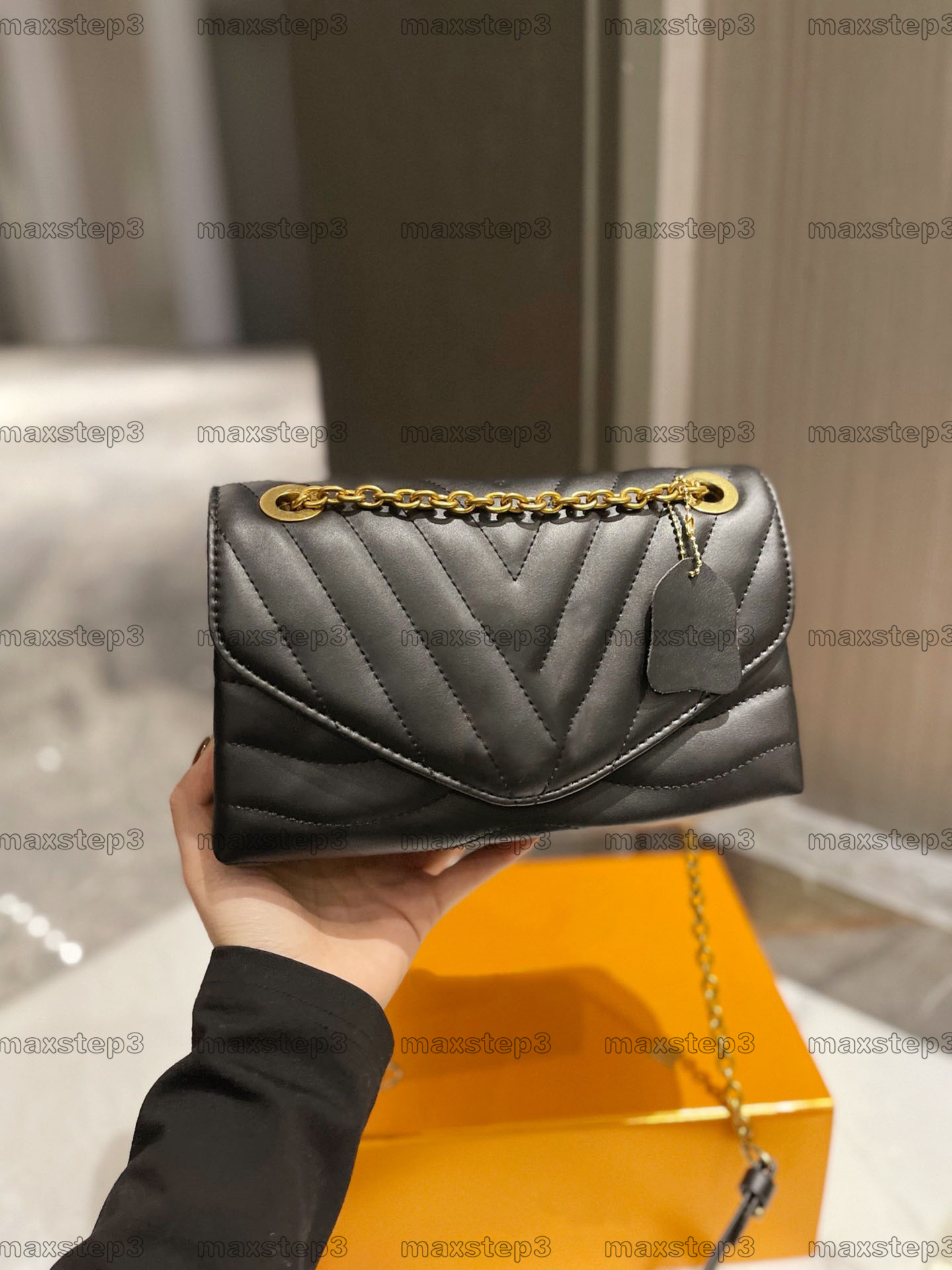 NEW WAVE CHAIN Bag V shaped Handbag Women Classic vintage Luxury Designers crossbody Single shoulder Pattern Bags M58552
NEW WAVE CHAIN Bag V shaped Handbag Women Classic vintage Luxury Designers crossbody Single shoulder Pattern Bags M58552