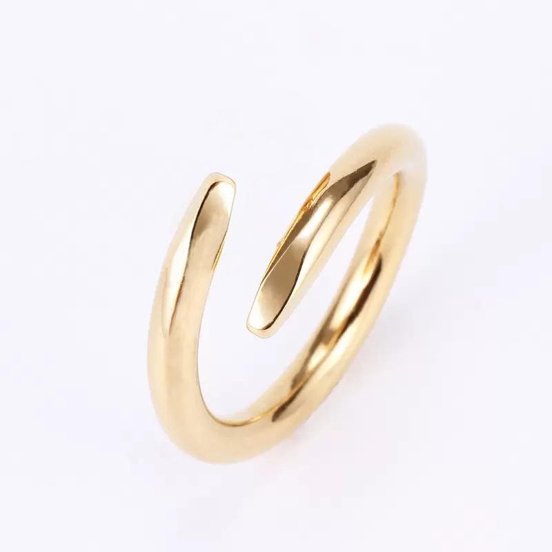 New high quality designer titanium steel band rings fashion jewelry men's simple modern ring ladies gift
New high quality designer titanium steel band rings fashion jewelry men's simple modern ring ladies gift