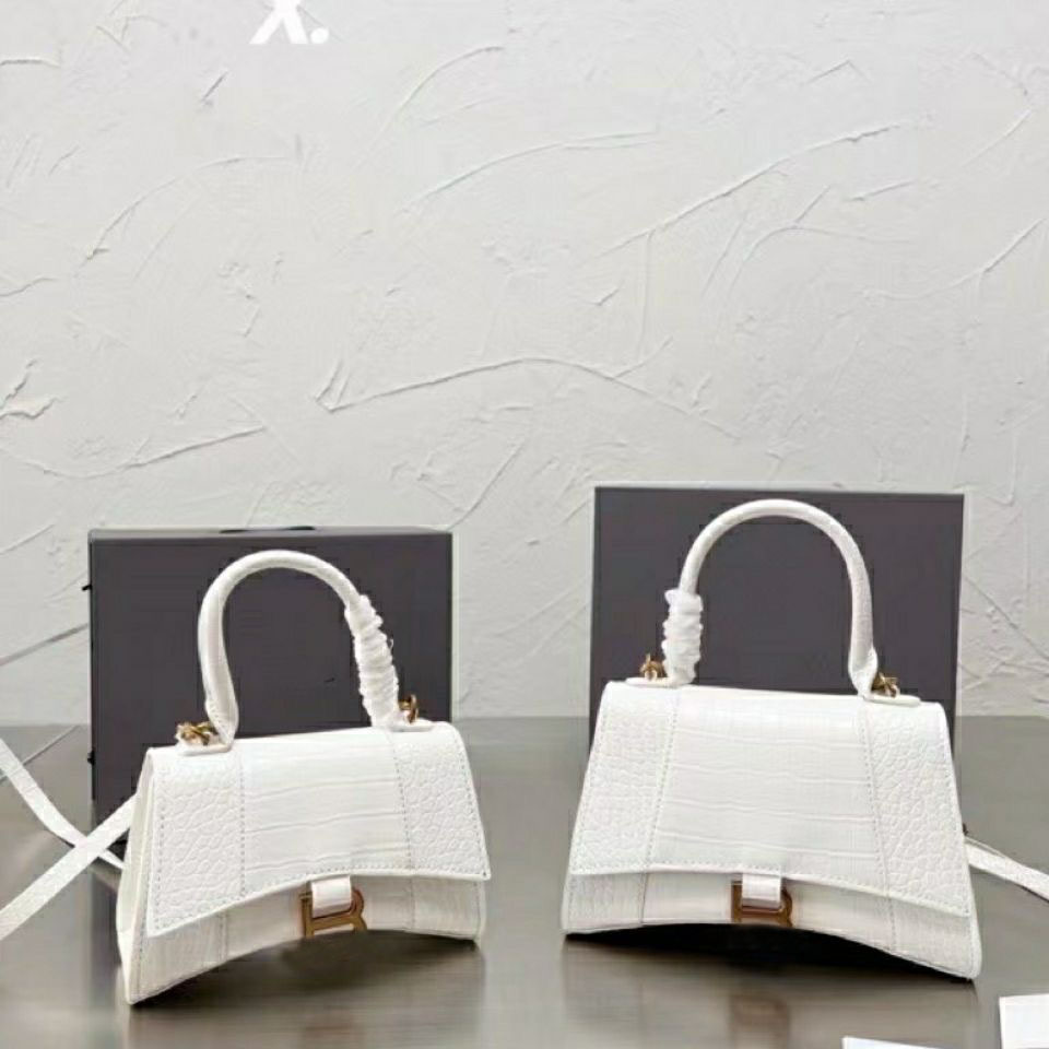 Hot Lady shopping Bags Fashion 2022 Handbags Women Totes Shoulder Top quality Cross Body Half Moon Luxury Genuine Leather Classic Retro Purse wallets handle square, No box
Hot Lady shopping Bags Fashion 2022 Handbags Women Totes Shoulder Top quality Cross Body Half Moon Luxury Genuine Leather Classic Retro Purse wallets handle square, No box