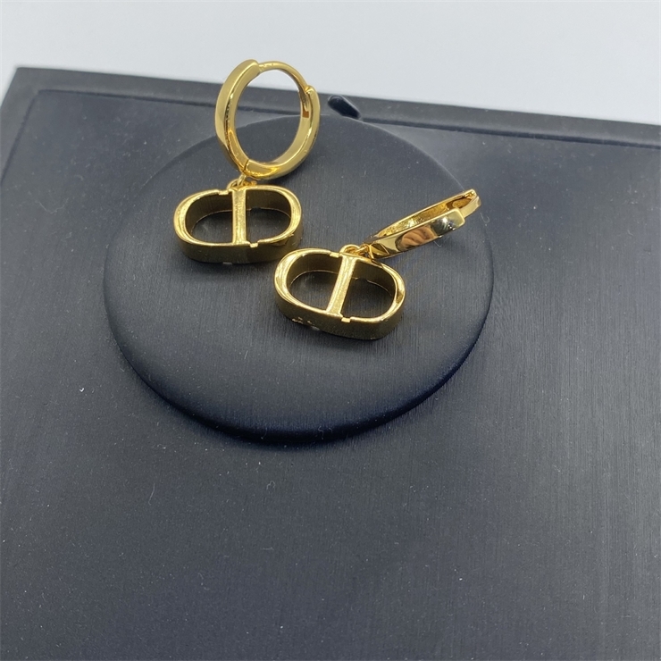 12% OFF jewelry The New classic versatile letter simple little generous net red Earrings female
12% OFF jewelry The New classic versatile letter simple little generous net red Earrings female