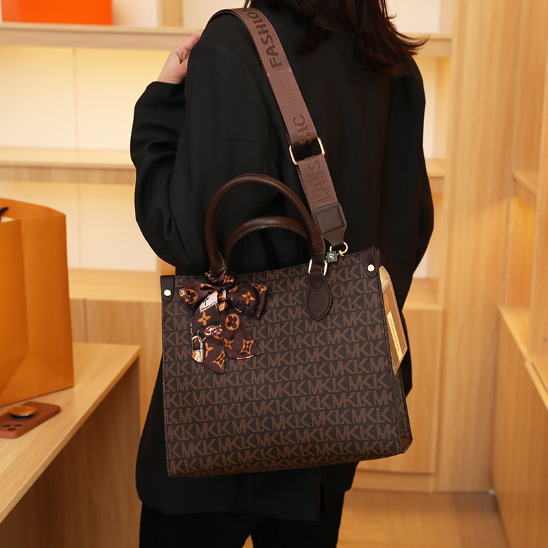 Wholesale ladies leathers shoulder bags elegant classic printed handbag street personality contrast leather tote bag large capacity ribbon bow fashion backpack, Gray2-0223
Wholesale ladies leathers shoulder bags elegant classic printed handbag street personality contrast leather tote bag large capacity ribbon bow fashion backpack, Gray2-0223