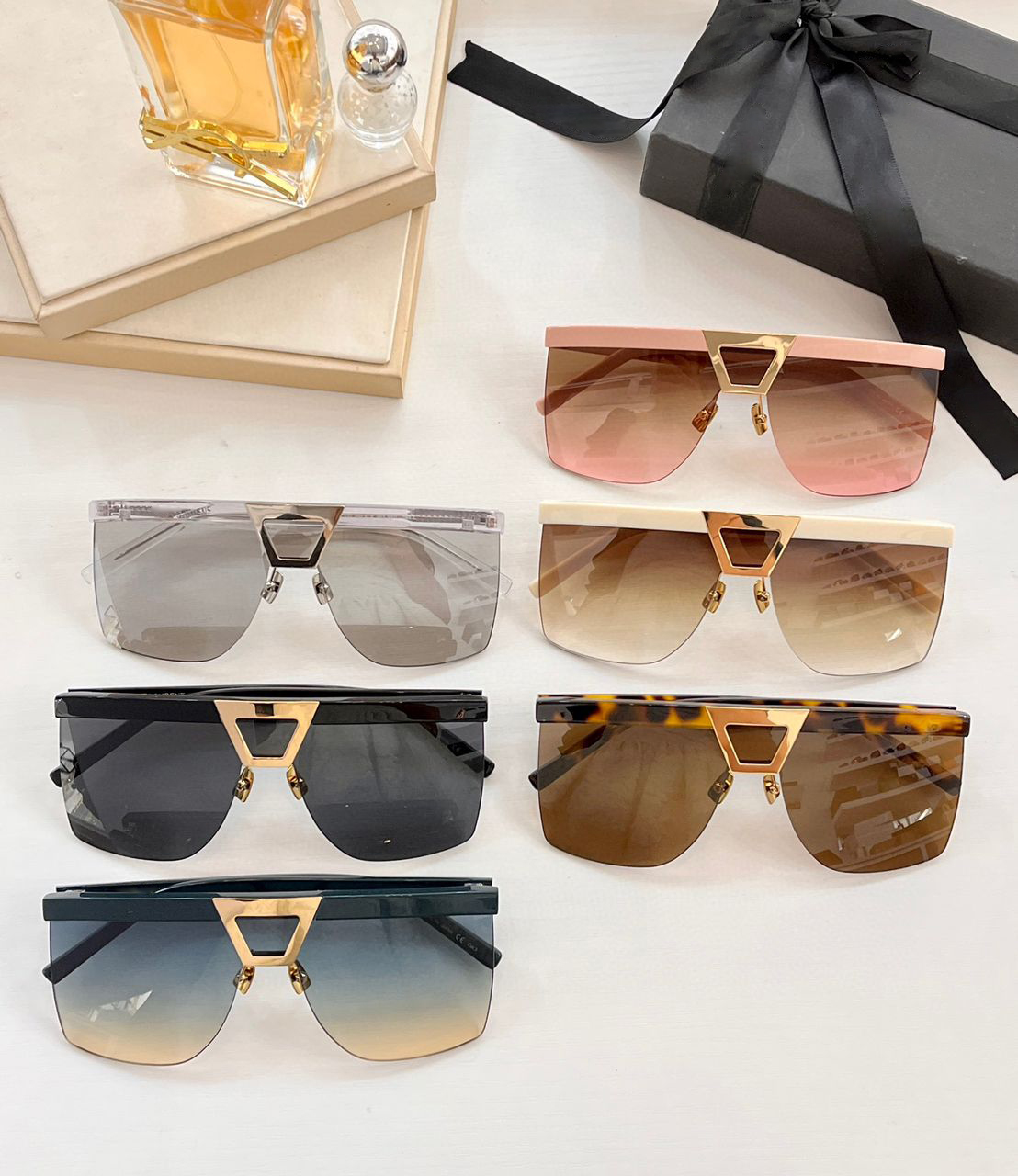 Men Sunglasses For Women Latest Selling Fashion Sun Glasses Mens Sunglass Gafas De Sol Top Quality Glass UV400 Lens With Random Matching Box 537
Men Sunglasses For Women Latest Selling Fashion Sun Glasses Mens Sunglass Gafas De Sol Top Quality Glass UV400 Lens With Random Matching Box 537