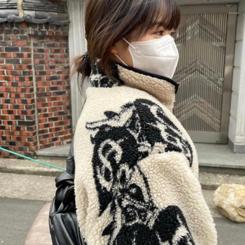Women's Jackets 2022 Autumn And Winter Printed Pattern Lamb Velvet Zipper Stand Collar Coat Cotton Jacket, Beige
Women's Jackets 2022 Autumn And Winter Printed Pattern Lamb Velvet Zipper Stand Collar Coat Cotton Jacket, Beige