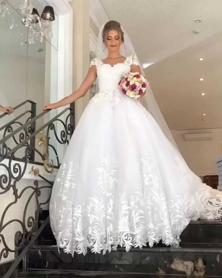 2022 Gorgeous Lace Applique Wedding Dresses Bridal Gown Tulle Sweep Train Cap Sleeves Sheer Neck Custom Made Plus Size Vestidos De Novia 403 B0312