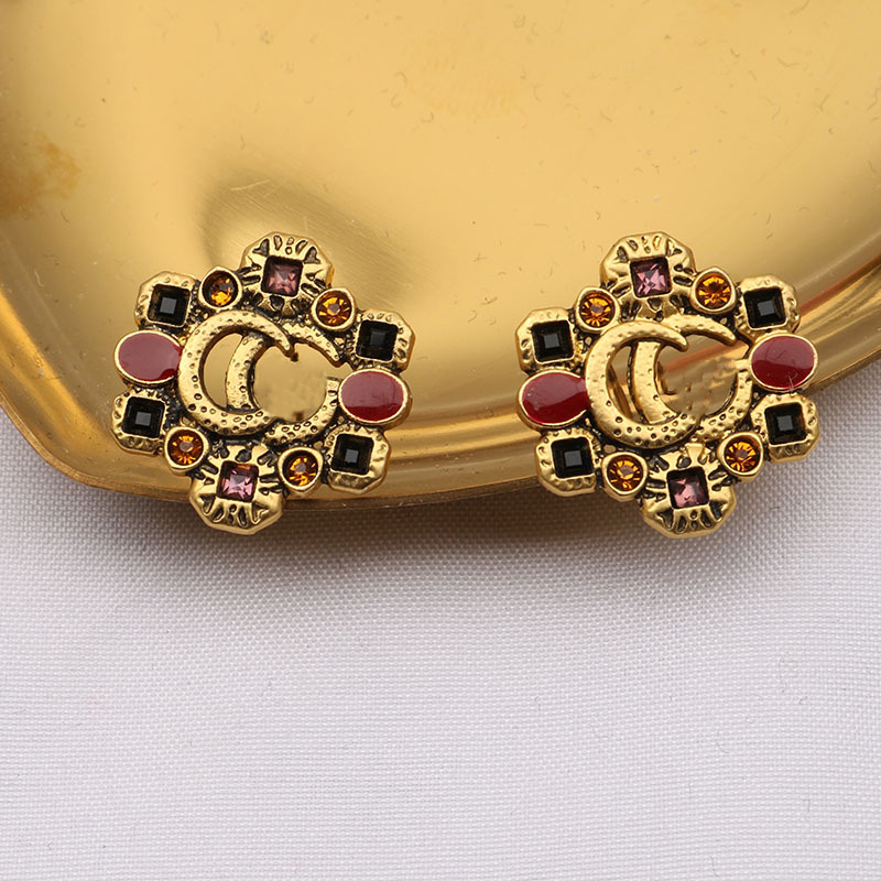 Top Quality Luxury Brand Women Earrings Designer Stud Retro Gold Color Extravagant Colorful Pearl Earrings Engagement Earring For Lady Gifts Wholesale Jewelry
Top Quality Luxury Brand Women Earrings Designer Stud Retro Gold Color Extravagant Colorful Pearl Earrings Engagement Earring For Lady Gifts Wholesale Jewelry