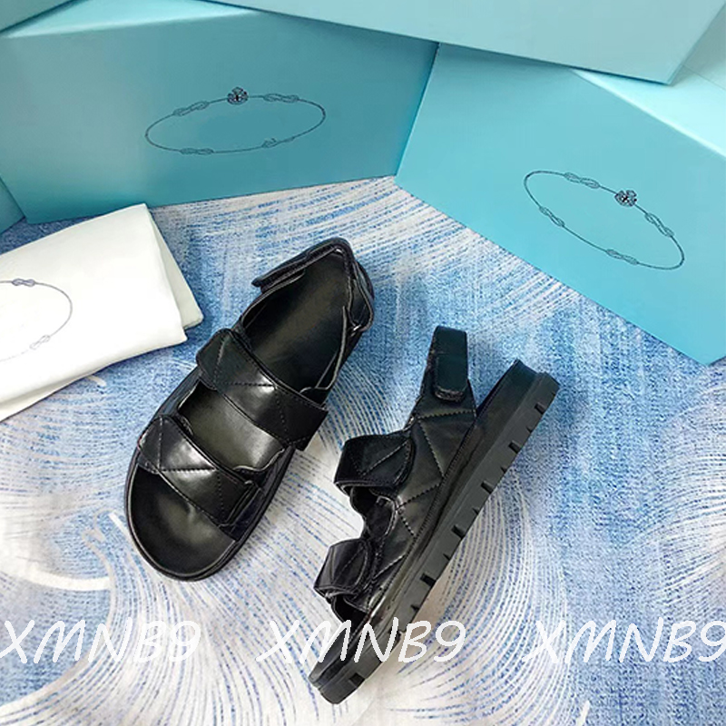 Fashion Designers Sandals for Women High Quality Luxurys Sandal Slides Slippers 2022 New Summer Comfortable Ladies Slipper 3 Color, This option is not available for sale
Fashion Designers Sandals for Women High Quality Luxurys Sandal Slides Slippers 2022 New Summer Comfortable Ladies Slipper 3 Color, This option is not available for sale