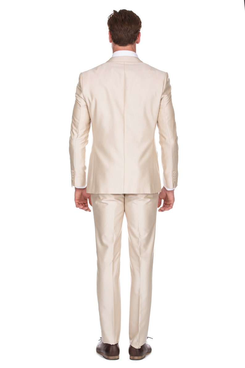 2026 Champagne Men Suits Wedding Tuxedos 2 Pieces Groom Wear Peaked Lapel Formal Party Gowns Handsome Mens Groomsmen Suit Prom Blazer Jacket Pants