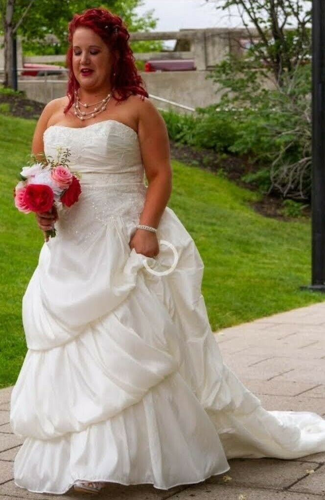 Vintage Celtic Medieval Wedding Dress Sweetheart Strapless Long Corset Renaissance Gothic Bridal Gowns Appliques Lace Tiered Garden Plus Size Bride Dr