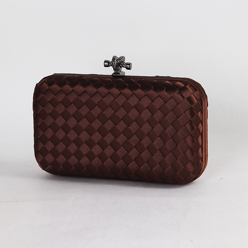 2025 NEW Retro Handmade Small Woven Clutch Banquet Handbag Lady Womens Silk Flap Chain het Hand Bag Dinner Party 220630 original design