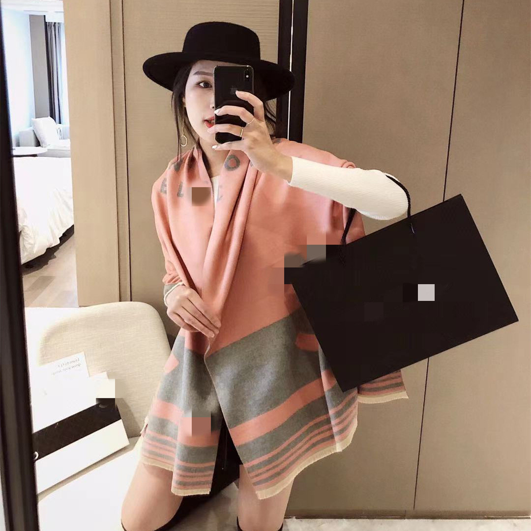 Brand 2022 Wool Scarfs Winter Luxury 100% Cashmere Scarf Men Women High End Designer Classic Letter pattern Pashmina shawl Scarves New Gift Fashion with box
Brand 2022 Wool Scarfs Winter Luxury 100% Cashmere Scarf Men Women High End Designer Classic Letter pattern Pashmina shawl Scarves New Gift Fashion with box