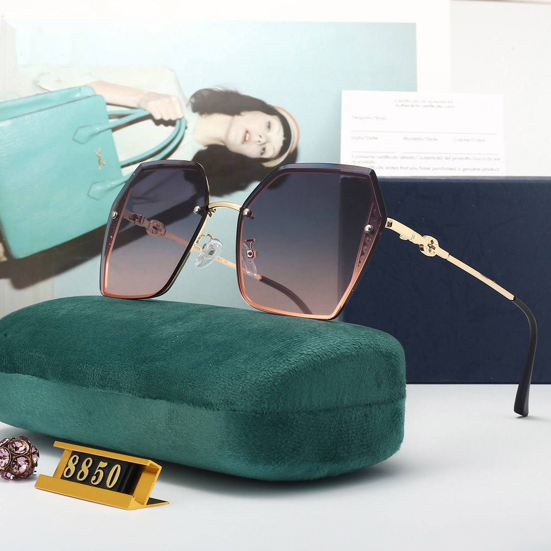 2022 Luxurys Designers Sunglasses For Women Mens Designer Sun Glasses Outdoor Drive Holiday Summer Polarized Woman Sunglass Box
2022 Luxurys Designers Sunglasses For Women Mens Designer Sun Glasses Outdoor Drive Holiday Summer Polarized Woman Sunglass Box