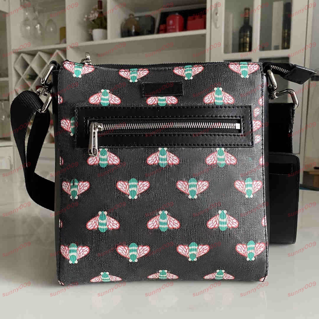 Fashion Luxury Genuine Leather Messenger Bag Men's And Women's General Briefcase Little Bee Cartoon Printing 681021 UIEBN 1058, Black printing
Fashion Luxury Genuine Leather Messenger Bag Men's And Women's General Briefcase Little Bee Cartoon Printing 681021 UIEBN 1058, Black printing