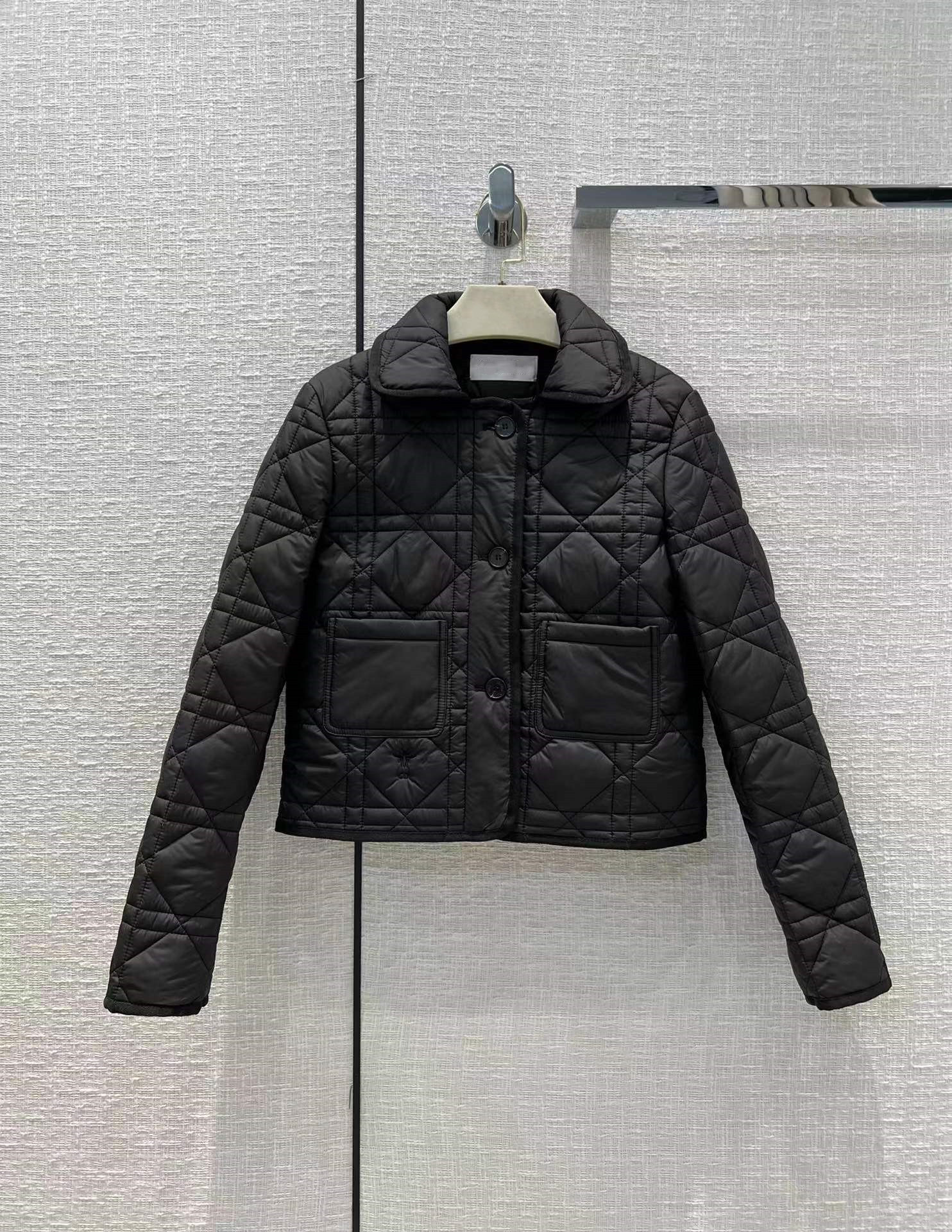 Milan Runway Jackets 2022 Autumn Winter Lapel Neck Long Sleeve Women' Designer Coats Brand Same Style Outerwear 0702-22, Khaki
Milan Runway Jackets 2022 Autumn Winter Lapel Neck Long Sleeve Women' Designer Coats Brand Same Style Outerwear 0702-22, Khaki