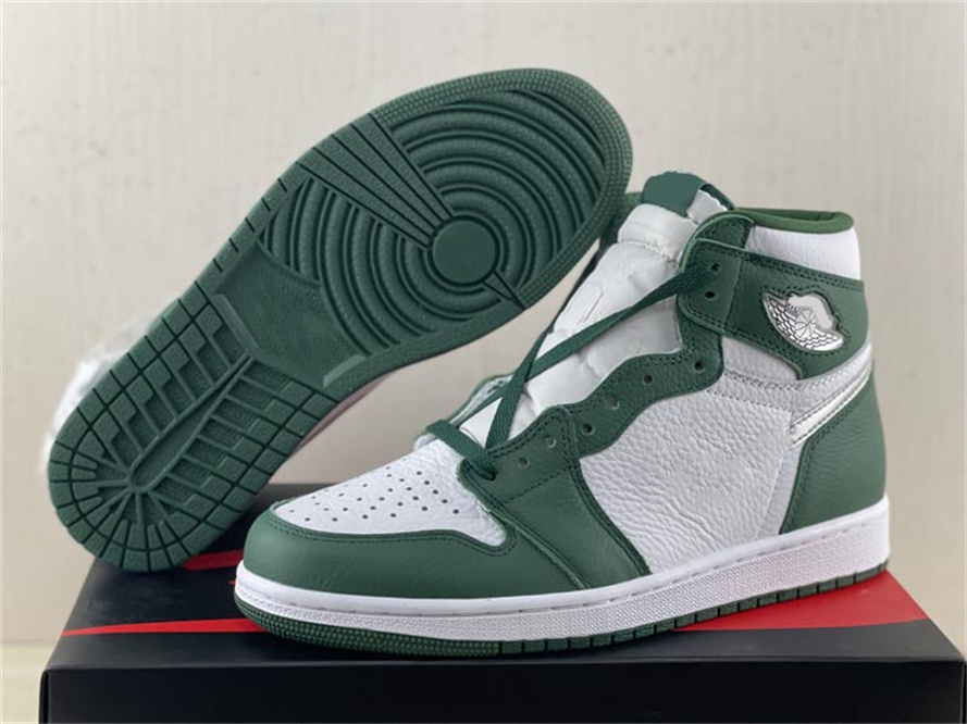 Shoes 2022 Authentic 1 High OG Gorge Green Outdoor Basketball 1S Metallic Silver White Men Women Sports Sneakers Original, With original logo
Shoes 2022 Authentic 1 High OG Gorge Green Outdoor Basketball 1S Metallic Silver White Men Women Sports Sneakers Original, With original logo