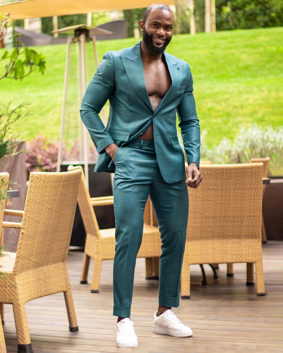Green Wedding Tuxedos Two Button Groom Dinner Formal Evening Suits Birthday Party Wear Blazer 2 Pieces