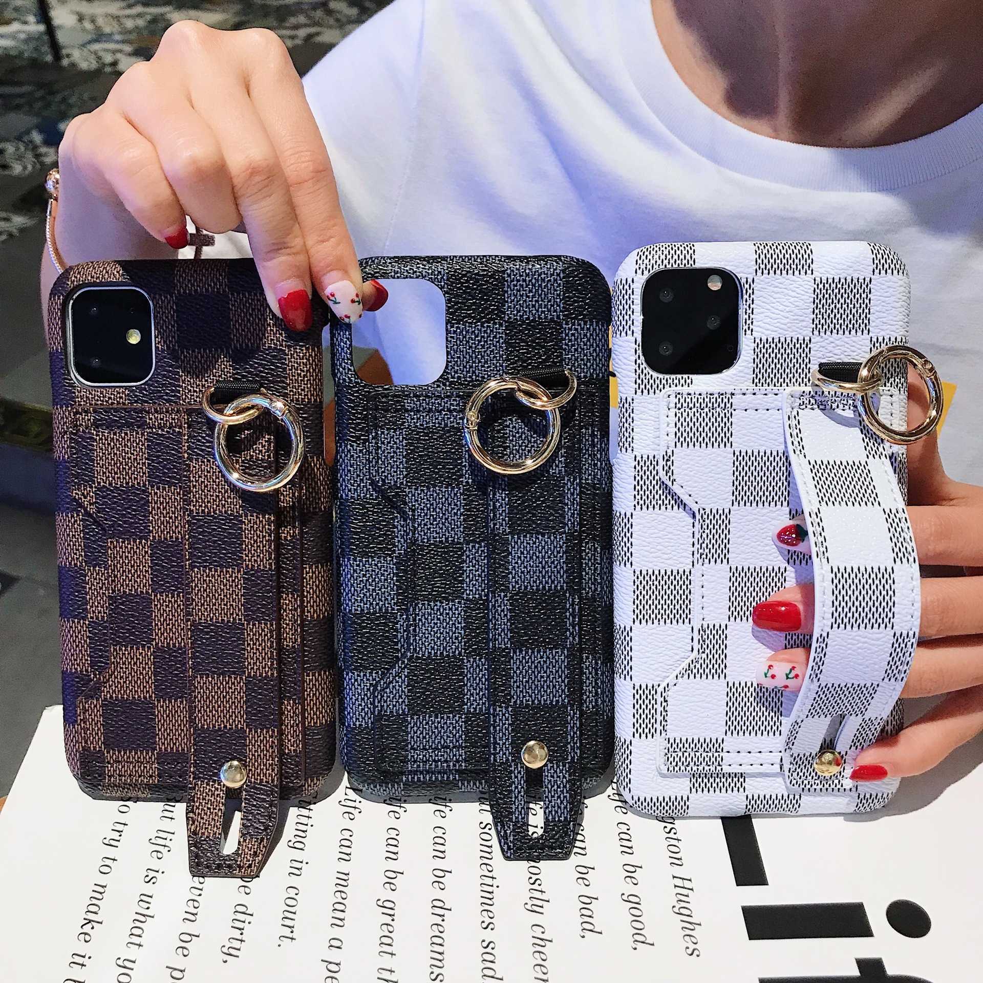 Fashion Designer Brown Flower Phone Cases for iPhone 13 13pro 11 pro max Xs XR Xsmax 7plus Leather Card Holder Pocket Cellphone Cover
Fashion Designer Brown Flower Phone Cases for iPhone 13 13pro 11 pro max Xs XR Xsmax 7plus Leather Card Holder Pocket Cellphone Cover