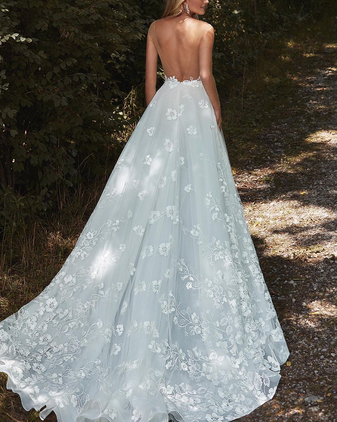 Sexy A-e Dresses Deep V Neck Hidden Straps Sleeveless Chiffon Lace Ruffles Appliques Backless Sequins or Length Bohemian Wedding Gowns