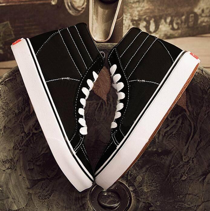 Classics Women's sports shoes Black White High Skateboard Shoes Old Skool Sk8-hi Canvas Men Women Casual Flat Sneakers 35-45
Classics Women's sports shoes Black White High Skateboard Shoes Old Skool Sk8-hi Canvas Men Women Casual Flat Sneakers 35-45