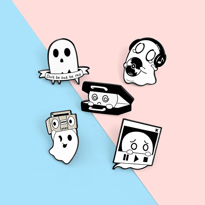 Enamel Brooches Pin And Badges Ghost Radio Trunk Pattern Halloween Jewelry Cartoon Cute Brooch Wholesale 1261 E3
Enamel Brooches Pin And Badges Ghost Radio Trunk Pattern Halloween Jewelry Cartoon Cute Brooch Wholesale 1261 E3
