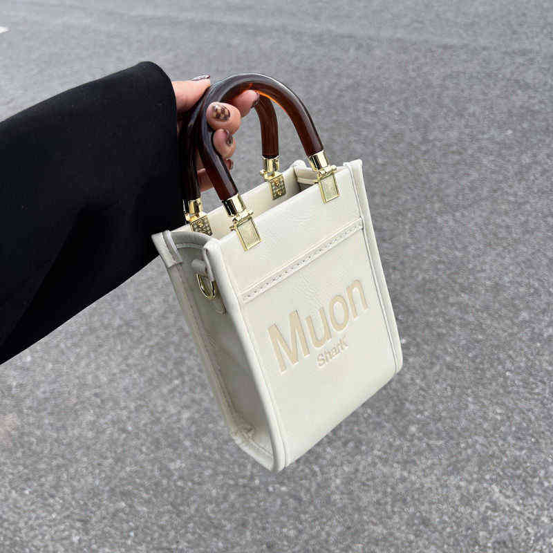 Handbag This Year's Popular Niche Women's 2023 New Fashion Premium Texture Versatile Ins Messenger Bag, Beige
Handbag This Year's Popular Niche Women's 2023 New Fashion Premium Texture Versatile Ins Messenger Bag, Beige