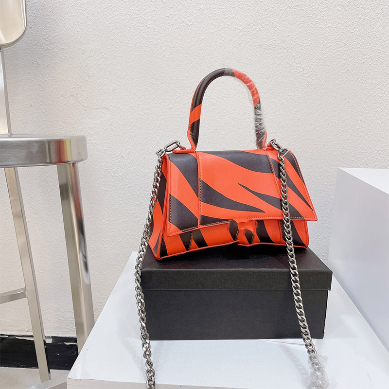 Women's 2022 Handbags Wallets Designer Bags balenciagaesin Hourglass Tiger Mini Chain Bag One Shoulder Fashion Crossbody Bags, Colour 1
Women's 2022 Handbags Wallets Designer Bags balenciagaesin Hourglass Tiger Mini Chain Bag One Shoulder Fashion Crossbody Bags, Colour 1