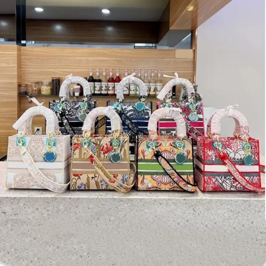 Luxury Handbags Designer Tote Bag High Quality Women handbag High Shoulder Bags Fashion Cross Body Multifunctional summer shopping package, Make up the difference
Luxury Handbags Designer Tote Bag High Quality Women handbag High Shoulder Bags Fashion Cross Body Multifunctional summer shopping package, Make up the difference