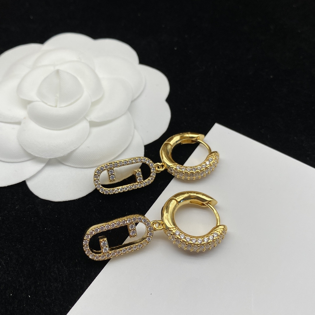 Luxury Designer Earrings Gold Tassel Pendants Elegant Earrings Women Fashion Glamour
Luxury Designer Earrings Gold Tassel Pendants Elegant Earrings Women Fashion Glamour
