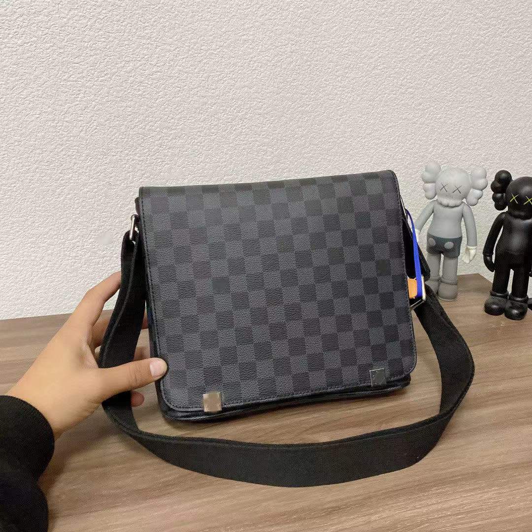 M45272 Men's diagonal bag 2022 Women Luxurys Designers bags Men purses Classic Style Fashion messenger bags sacoche pouch, Invoices are not sold separately
M45272 Men's diagonal bag 2022 Women Luxurys Designers bags Men purses Classic Style Fashion messenger bags sacoche pouch, Invoices are not sold separately