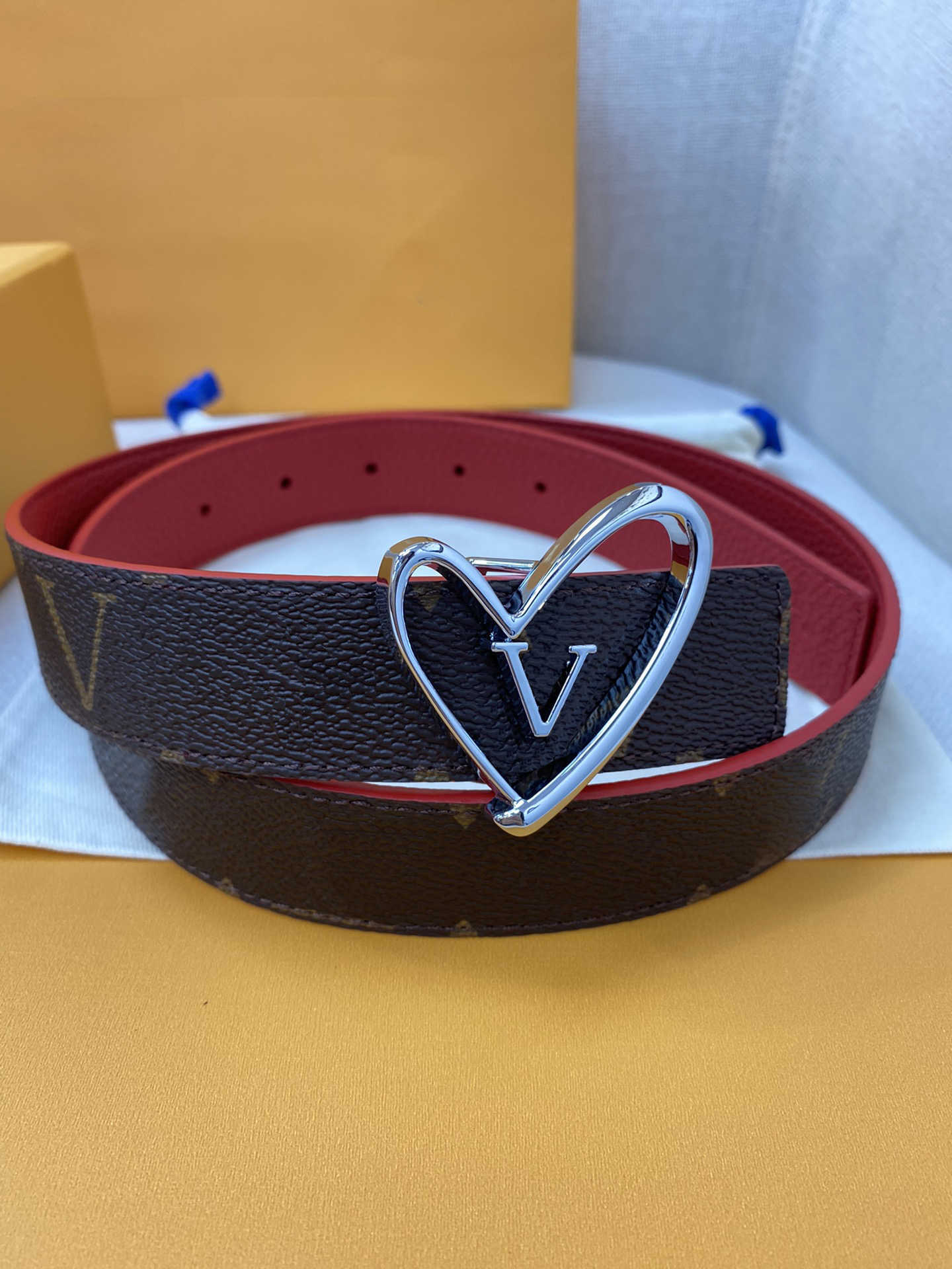 Top layer leather leathers 3.0cm Womans Designer Belt for woman with Love and V buckle Fashion Waistband ceinture letter printing belts2022, Multi
Top layer leather leathers 3.0cm Womans Designer Belt for woman with Love and V buckle Fashion Waistband ceinture letter printing belts2022, Multi