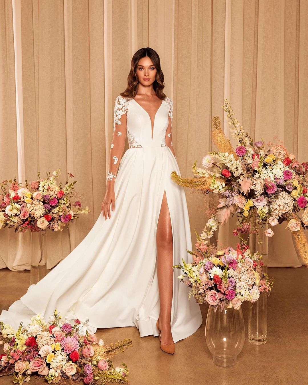 Simple Wedding Dresses Sheer V Neck Illusion Bridal Gowns Side Split A Line Long Sleeves Modern Back Zipper Robe de mariee