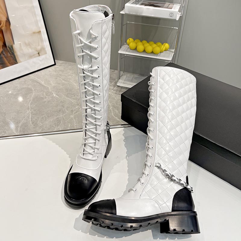 Womens Chunky Heel Knight Knee Boots Cowhide With Zipper Metal Chain Designer Ankle Boot Classic Black White Round Toes Rainboots Fashion Slipper Retro Sandals 2022
Womens Chunky Heel Knight Knee Boots Cowhide With Zipper Metal Chain Designer Ankle Boot Classic Black White Round Toes Rainboots Fashion Slipper Retro Sandals 2022