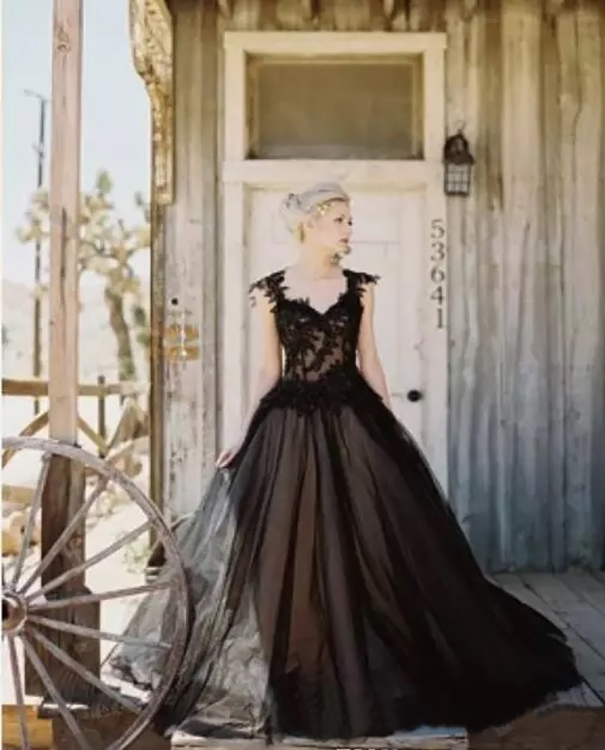 Vintage A-line Wedding Dresses 2024 New Arrival Black Tulle Lace Applique Cheap Gothic Beaded Backless Long Bridal Gowns Custom Sweep Train