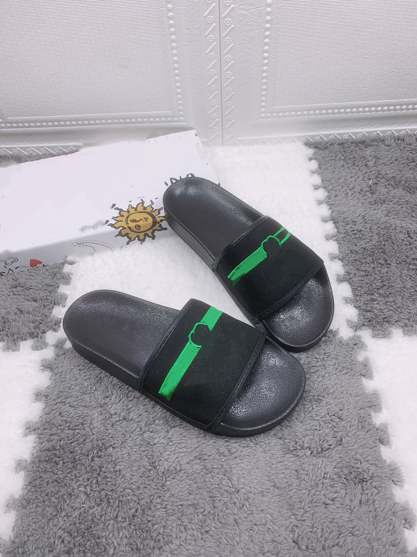 designer Kids Flat Sandals letters Summer Children Fashion Soft Slippers Baby Girls Boys Genuine Leather Shoes Toddlers Brand Slides, C1
designer Kids Flat Sandals letters Summer Children Fashion Soft Slippers Baby Girls Boys Genuine Leather Shoes Toddlers Brand Slides, C1