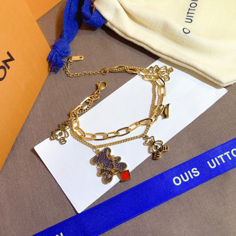 Designer Brand Bracelets Women Bangle Designer Letter Jewelry Faux Leather 18K Gold Plated Stainless steel Wristband Cuff Chain Womens Wedding Gifts L097
Designer Brand Bracelets Women Bangle Designer Letter Jewelry Faux Leather 18K Gold Plated Stainless steel Wristband Cuff Chain Womens Wedding Gifts L097