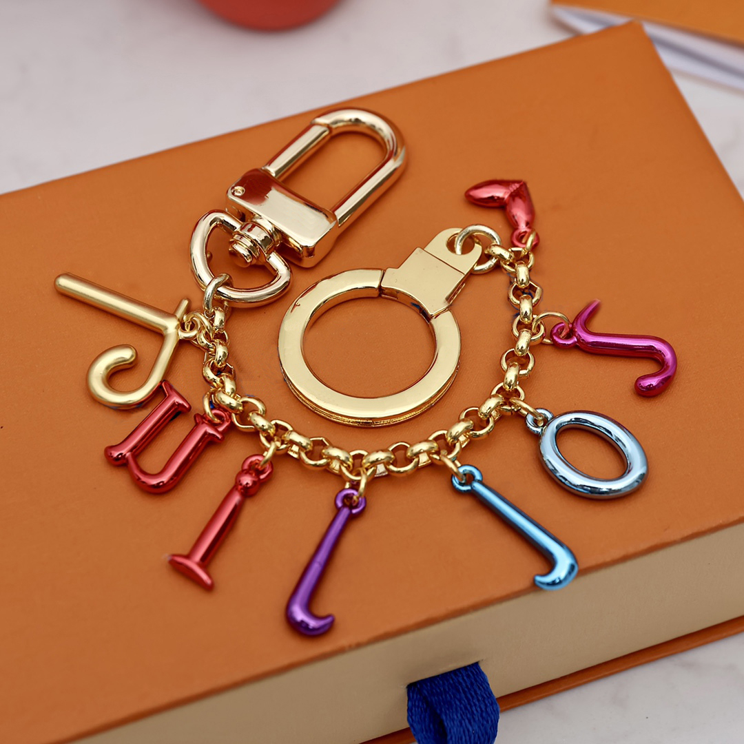 Gold Letter Keychains For Men Woman Bag Pendants Fashion Designer Keychain Luxury Jewelry Womens Couple Lovers Key Buckle Rings Key Chain
Gold Letter Keychains For Men Woman Bag Pendants Fashion Designer Keychain Luxury Jewelry Womens Couple Lovers Key Buckle Rings Key Chain