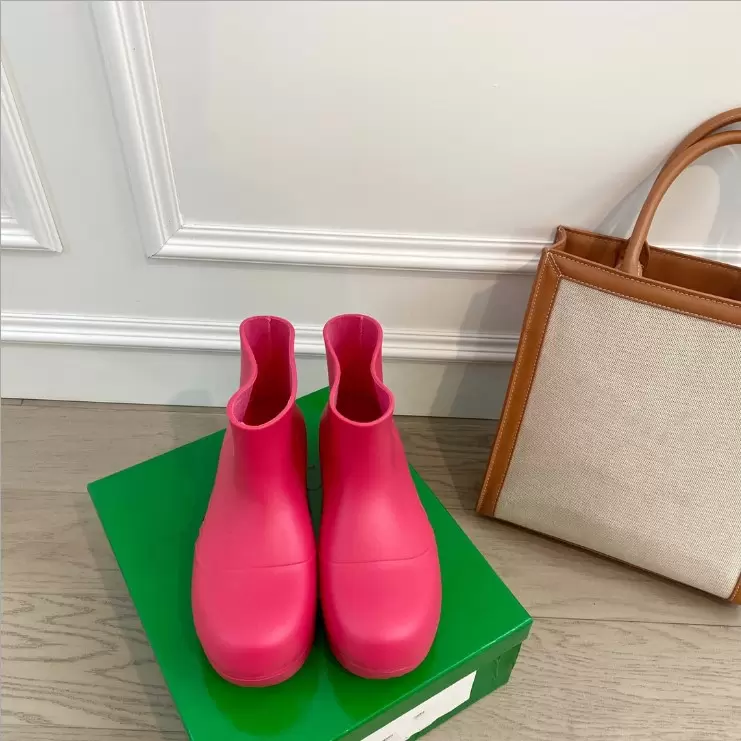 2022 new fashion PUDDLE womens designer Short boots light waterproof Casual shoes genuine rubber Oversized sole Various colors boots