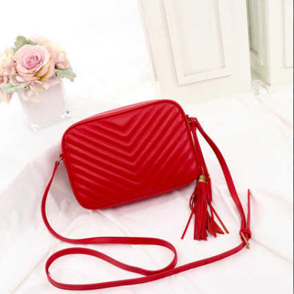 Designer Handbags 2022Luxury Women's LOU CAMERA Bag High quality QUILTED LEATHER Tassel Crossbody bag1 74, Red
Designer Handbags 2022Luxury Women's LOU CAMERA Bag High quality QUILTED LEATHER Tassel Crossbody bag1 74, Red