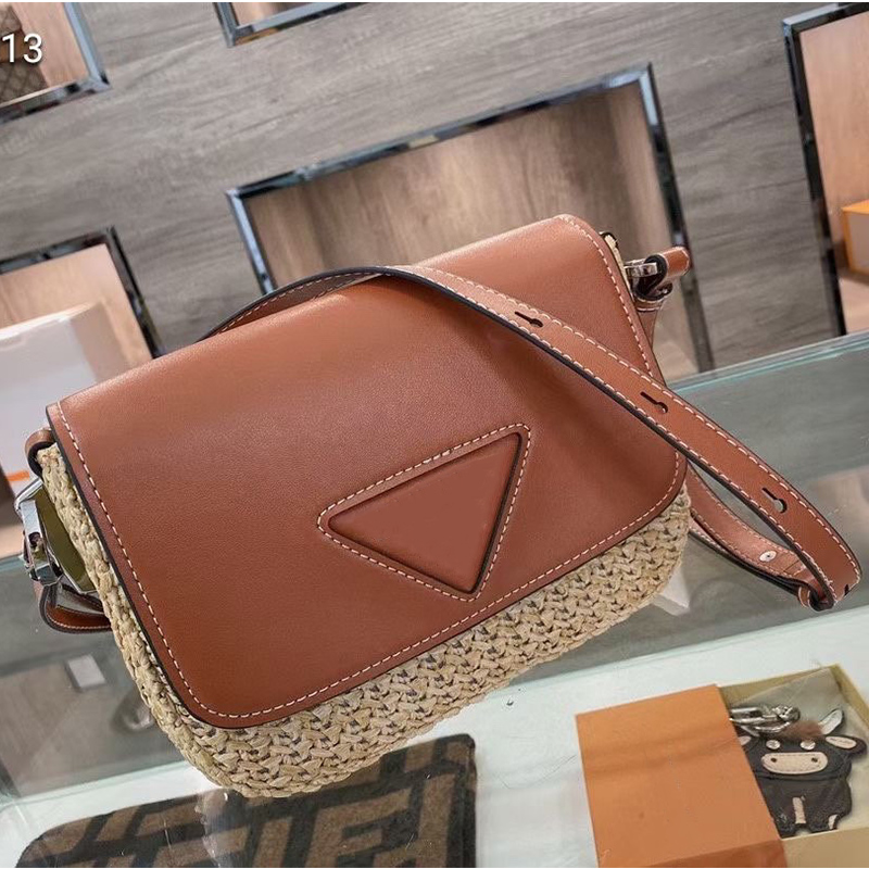 High-quality woven square bag Leather stitching raffia One-shoulder Messenger bag Design style Ladies' new fashion and generous, White
High-quality woven square bag Leather stitching raffia One-shoulder Messenger bag Design style Ladies' new fashion and generous, White