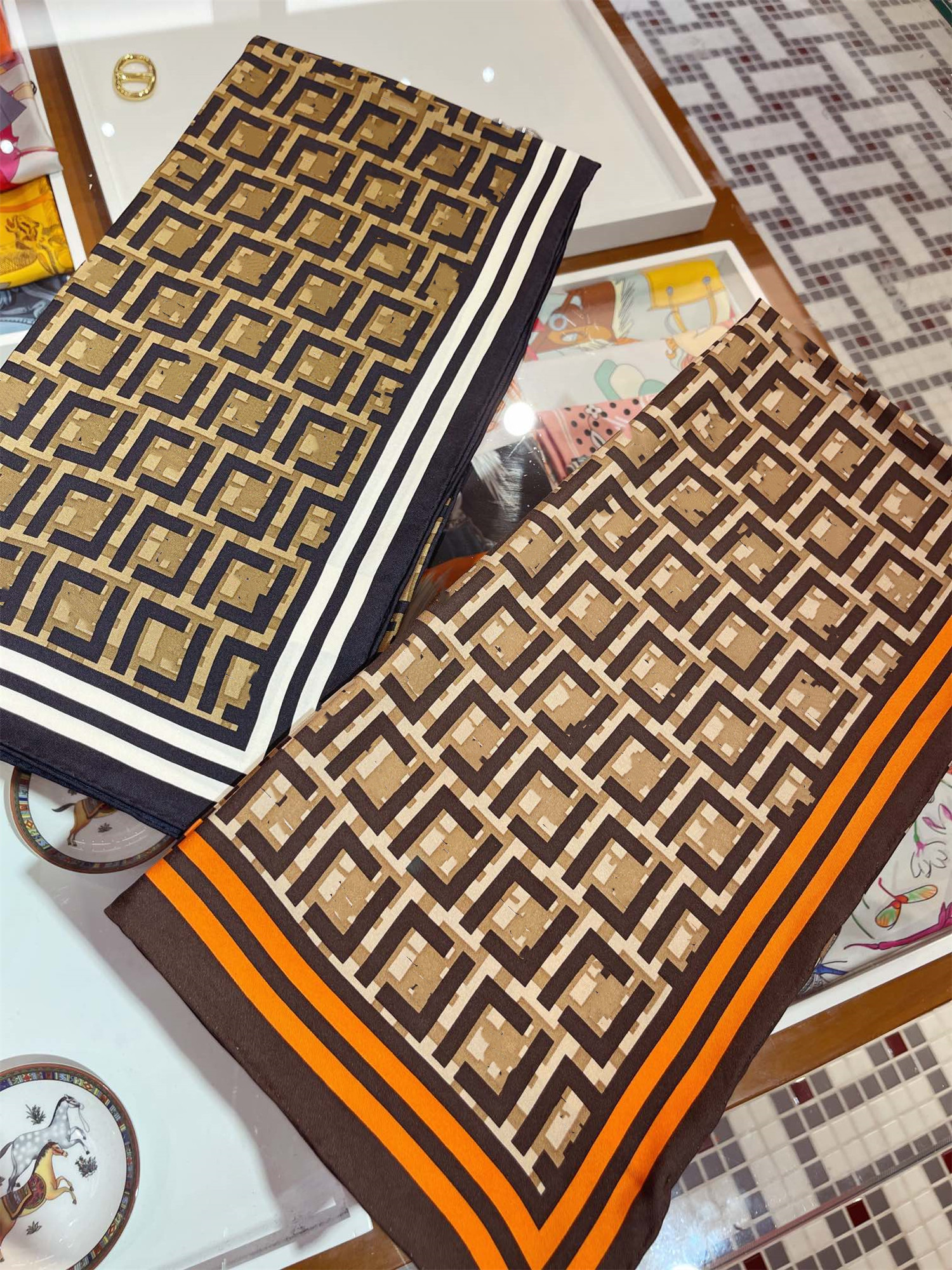 New Arrival Designer Small Women Scarves Luxury Silk Scarf Letters Print Silken Shawl Fashion Accessorries Woman Head scarf size 90x90cm
New Arrival Designer Small Women Scarves Luxury Silk Scarf Letters Print Silken Shawl Fashion Accessorries Woman Head scarf size 90x90cm
