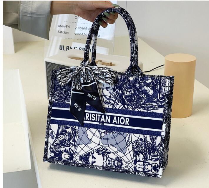 designer s Exotic silk scarf printed portable Tote Bag popular autumn and winter new commuter simple one shoulder bag 6523
designer s Exotic silk scarf printed portable Tote Bag popular autumn and winter new commuter simple one shoulder bag 6523