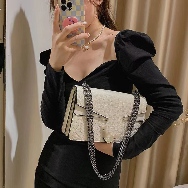 Lingge chain single shoulder women's Bag Messenger versatile small square bag, Red
Lingge chain single shoulder women's Bag Messenger versatile small square bag, Red