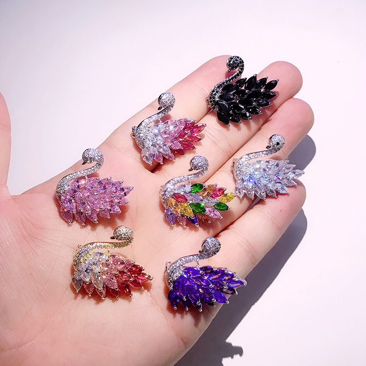 Designer Women Cystal Brooch Fashion Suit Brooches for Woman Colorful Rhinestone Lady Swan Pin Vintage Elegant Bride Dress Pins Lovers Gift
Designer Women Cystal Brooch Fashion Suit Brooches for Woman Colorful Rhinestone Lady Swan Pin Vintage Elegant Bride Dress Pins Lovers Gift