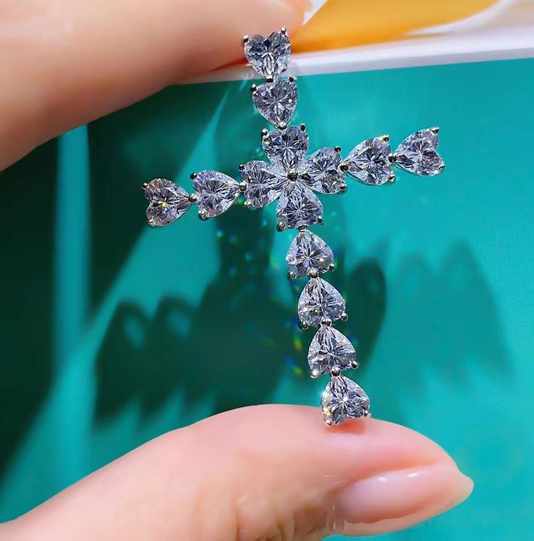 Choucong Brand New Cross Pendant Lxuury Jewelry 925 Sterling Silver Heart Shape White Topaz CZ Diamond Gemstones Party Promise Women Clavicle Necklace