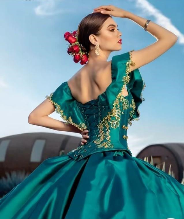 Hunter Green Beaded Ball Gown Quinceanera Dresses Appliqued Off The Shoulder Neckline Sequined Princess Prom Gowns Satin Sweet 15 Masquerade Dress