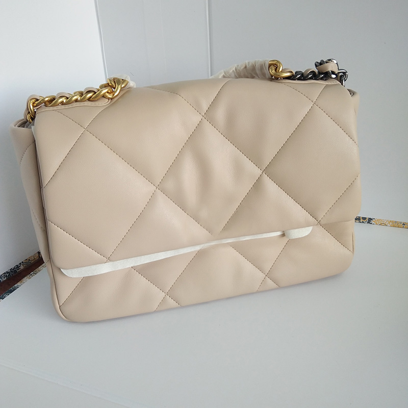 22P Classic Flap Lambskin Jumbo Quilted Lambskin Bags Gold Metal Hardware Turn Lock Crossbody Shoulder Purse Large Capacity Outdoor Saocche Designer Handbags 30CM, Box
22P Classic Flap Lambskin Jumbo Quilted Lambskin Bags Gold Metal Hardware Turn Lock Crossbody Shoulder Purse Large Capacity Outdoor Saocche Designer Handbags 30CM, Box