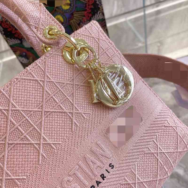 2022 Saddle designer Handbag Evening Tote Book Bag D-Joy Bags Jacquard Embroidered Diana Portable Messenger Wo 8H3X
2022 Saddle designer Handbag Evening Tote Book Bag D-Joy Bags Jacquard Embroidered Diana Portable Messenger Wo 8H3X