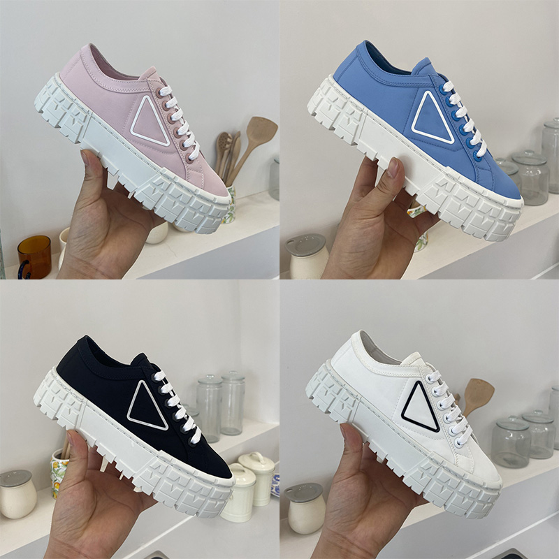 Double Wheel Nylon Gabardine Sneakers For Women Designers Shoes White Blue Desert Beige Platform Sneaker Chunky Heel Trainers Inspired By Motocross Tires Defines
Double Wheel Nylon Gabardine Sneakers For Women Designers Shoes White Blue Desert Beige Platform Sneaker Chunky Heel Trainers Inspired By Motocross Tires Defines