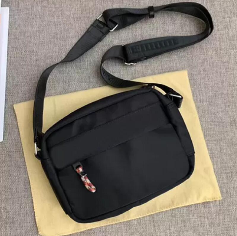 2023 Classic Luxury Bag Canvas Men Camera Bag Shoulder Bag Best Quality Handbag Size 22cm 16cm, Black
2023 Classic Luxury Bag Canvas Men Camera Bag Shoulder Bag Best Quality Handbag Size 22cm 16cm, Black